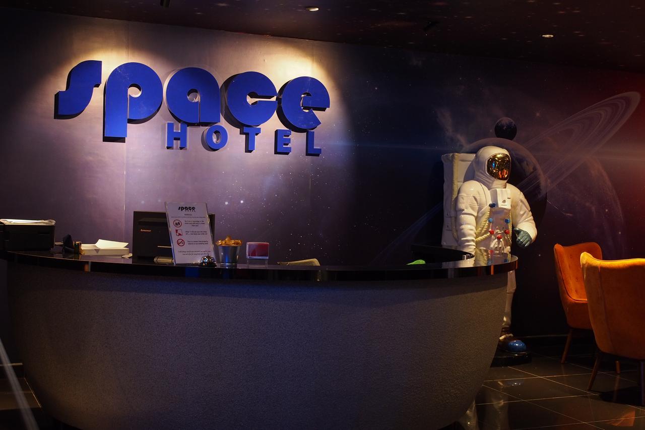 Space Hotel @ Chinatown Kuala Lumpur Buitenkant foto